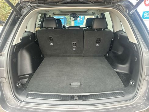 Used 2023 Jeep Grand Cherokee Limited image 19