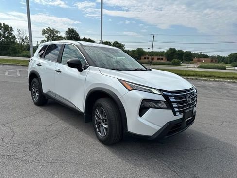 Used 2025 Nissan Rogue S AWD/4WD image 8