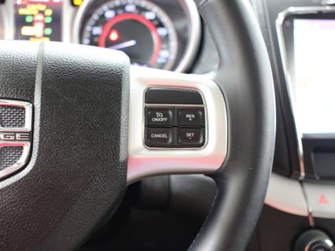 Used 2014 Dodge Journey SXT w/ Flexible Seating Group image 11