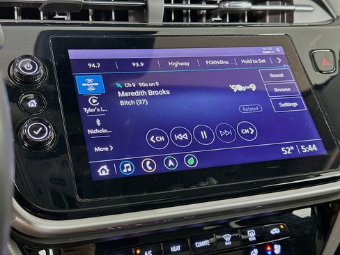 Used 2022 Chevrolet Bolt EUV Premier w/ Launch Edition image 21