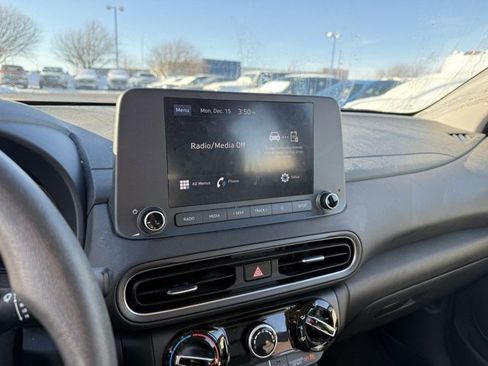 Used 2023 Hyundai Kona SE image 15