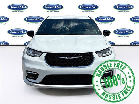 Used 2025 Chrysler Pacifica Select FWD image 2