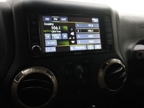 Used 2016 Jeep Wrangler Unlimited Sahara AWD/4WD image 39
