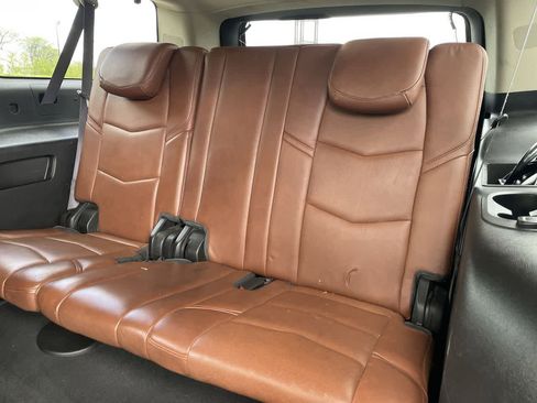 Used 2016 Cadillac Escalade ESV Luxury AWD/4WD image 19