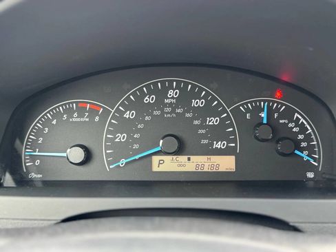 Used 2012 Toyota Camry L image 23