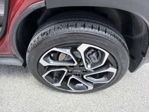 Used 2025 Chevrolet Trax RS FWD image 12