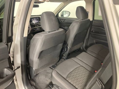 Used 2025 Nissan Pathfinder SV image 14