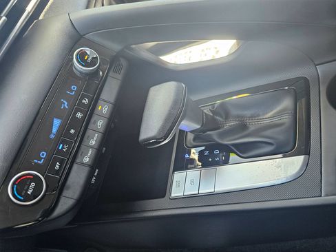 Used 2023 Hyundai Elantra SEL w/ Preferred Accessory Package FWD image 19