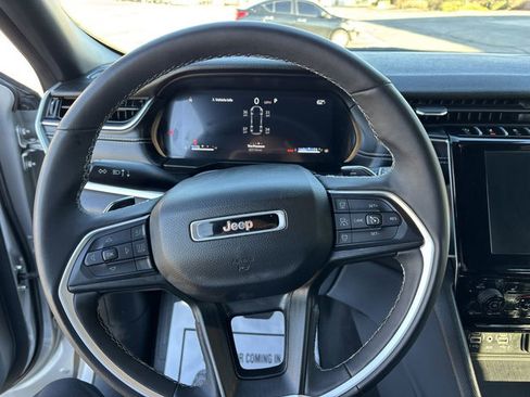 Used 2024 Jeep Grand Cherokee L Laredo image 28