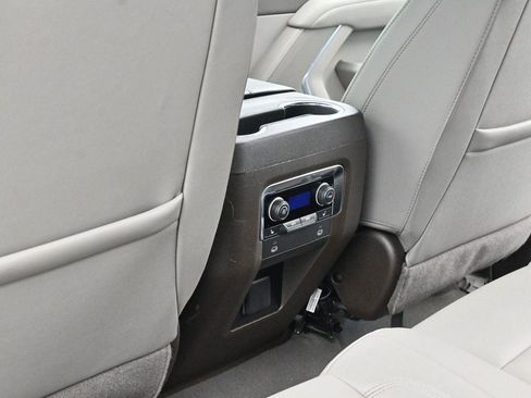 Used 2024 Chevrolet Tahoe Z71 w/ Luxury Package AWD/4WD image 32