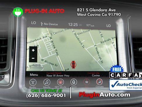 Used 2017 Dodge Challenger SXT image 1