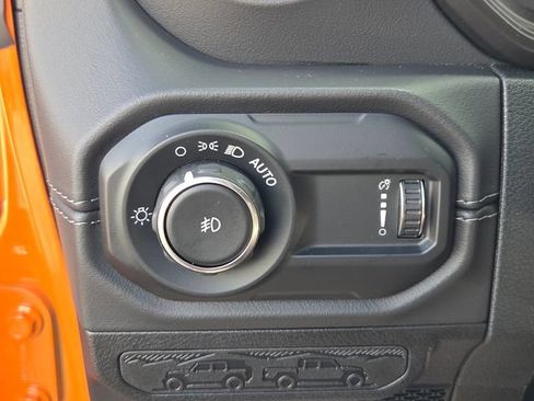 Used 2025 Jeep Wrangler Unlimited Sahara AWD/4WD image 25