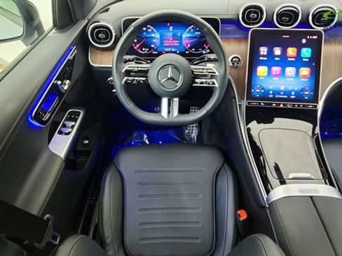 Used 2025 Mercedes-Benz GLC 300 4MATIC image 38