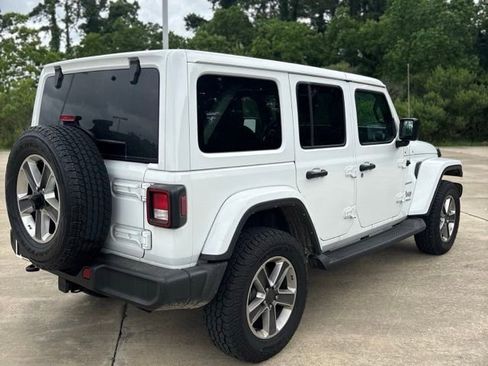 Used 2022 Jeep Wrangler Unlimited Sahara w/ Cold Weather Group AWD/4WD image 8