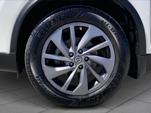 Used 2016 Nissan Rogue SL w/ SL Premium Package image 11