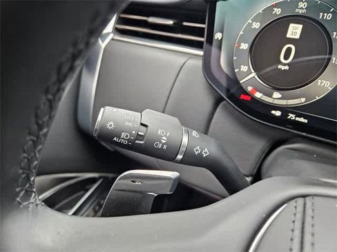 Used 2025 Land Rover Range Rover SE image 29