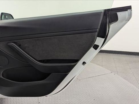 Used 2023 Tesla Model 3 Standard Range image 19