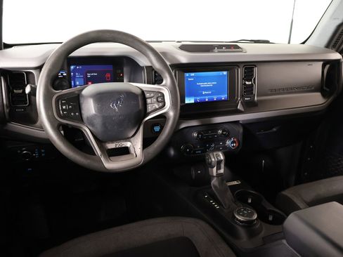 Used 2022 Ford Bronco Base image 2