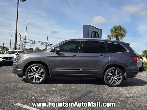 Used 2017 Honda Pilot Touring image 2