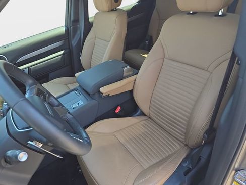 Certified 2024 Land Rover Discovery Dynamic SE AWD/4WD image 19