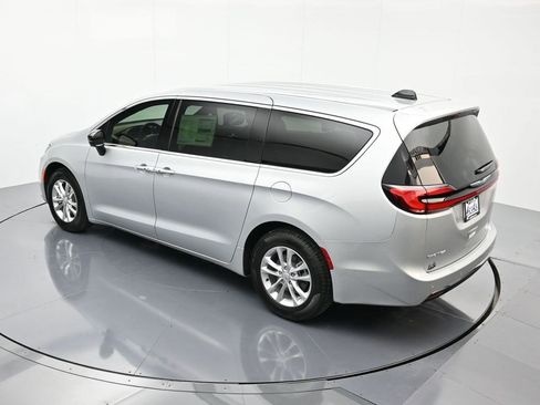 New 2026 Chrysler Pacifica Select image 36