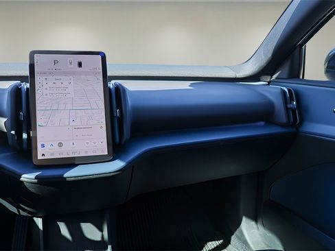 Used 2025 Volvo EX30 Ultra w/ Protection Package Premier image 11