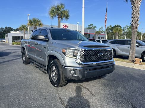 Used 2018 Toyota Tundra SR5 w/ SR5 Upgrade Package AWD/4WD image 2