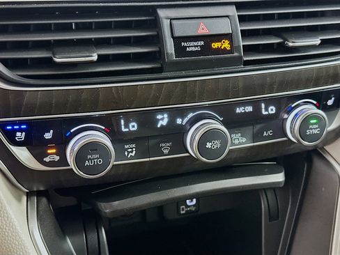 Used 2018 Honda Accord Touring image 23