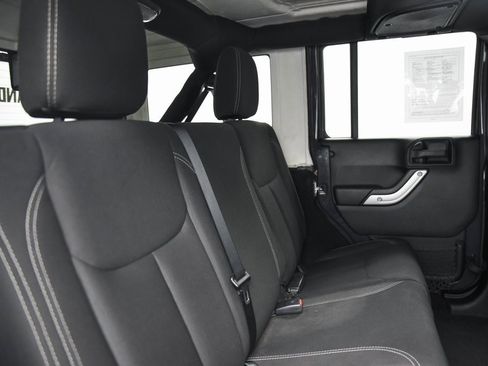 Used 2016 Jeep Wrangler Unlimited Sahara w/ Connectivity Group image 13