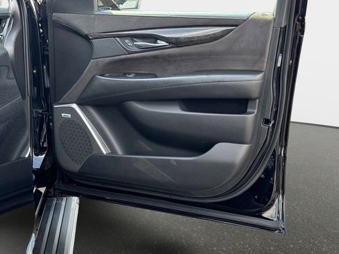 Used 2018 Cadillac Escalade Platinum image 12