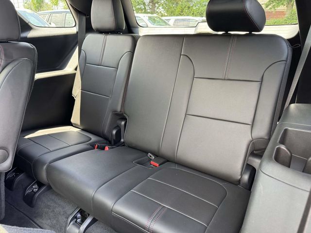 Used 2023 Chevrolet Traverse RS AWD/4WD image 12