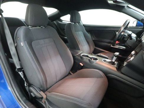 Used 2018 Ford Mustang Coupe w/ Equipment Group 101A RWD image 12