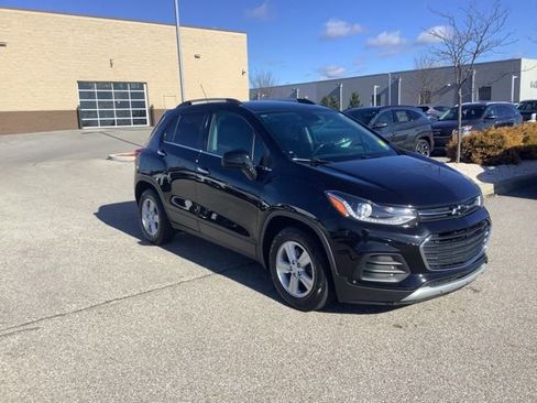 Used 2020 Chevrolet Trax LT w/ LT Convenience Package image 3