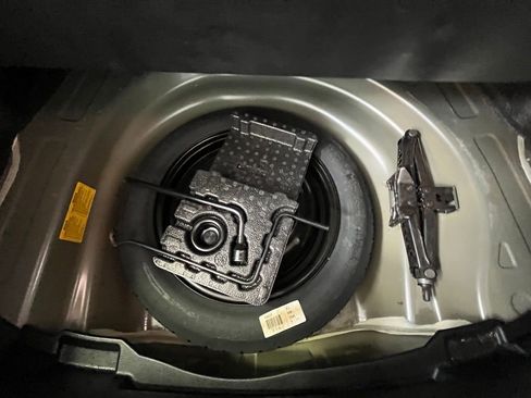 Used 2016 Toyota Corolla LE image 29