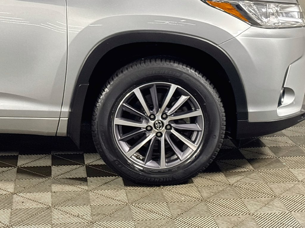 Used 2018 Toyota Highlander XLE AWD/4WD image 24