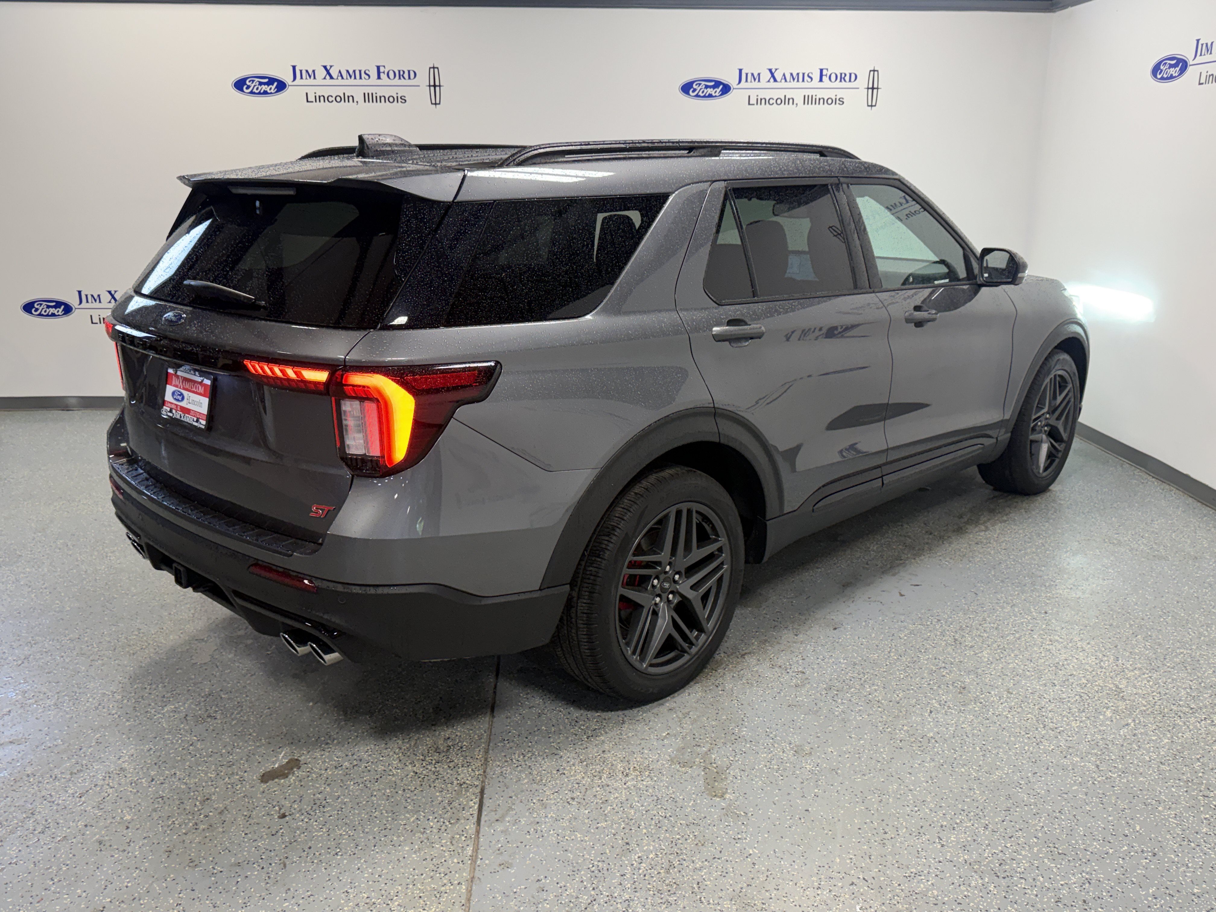 Used 2025 Ford Explorer ST AWD/4WD image 34