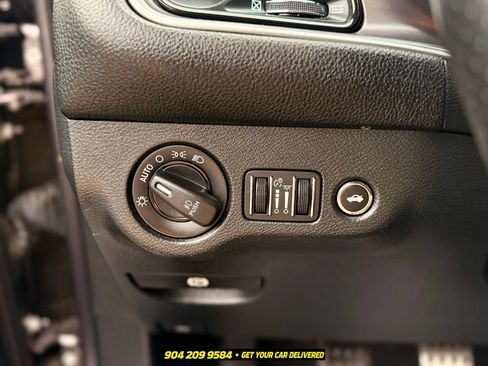 Used 2018 Dodge Challenger R/T w/ Performance Handling Group RWD image 16