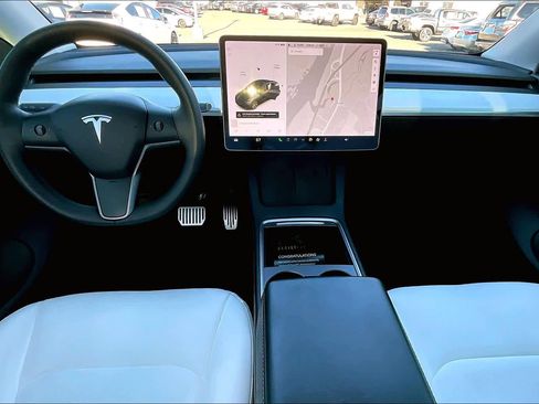 Used 2021 Tesla Model Y Long Range image 15