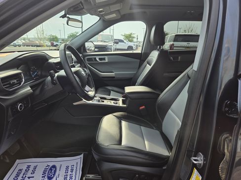 Certified 2023 Ford Explorer XLT w/ Equipment Group 202A AWD/4WD image 18