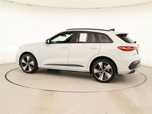 Certified 2025 Audi SQ5 Prestige image 3