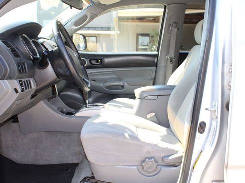 Used 2006 Toyota Tacoma PreRunner image 12