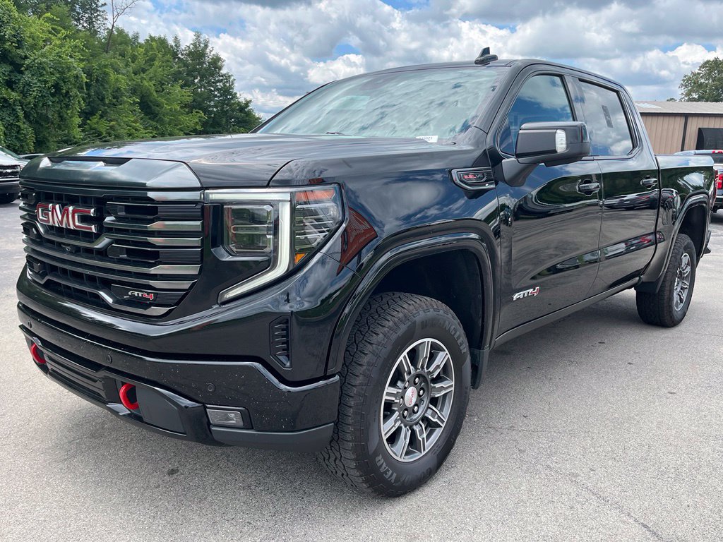 Used 2024 GMC Sierra 1500 AT4 w/ Technology Package AWD/4WD image 4