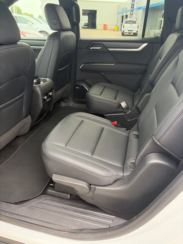 Used 2024 GMC Acadia Elevation AWD/4WD image 10