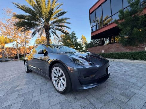 Used 2021 Tesla Model 3 Standard Range Plus image 3