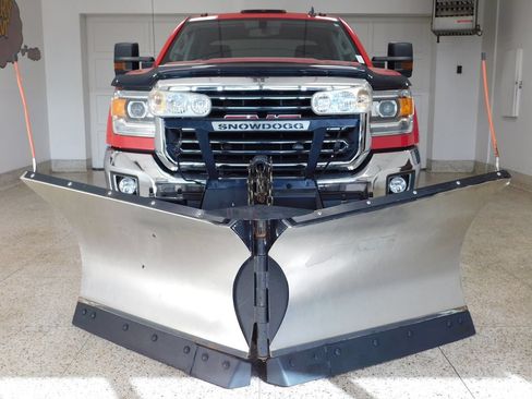 Used 2018 GMC Sierra 2500 SLE w/ HD SLE Preferred Plus Package AWD/4WD image 4