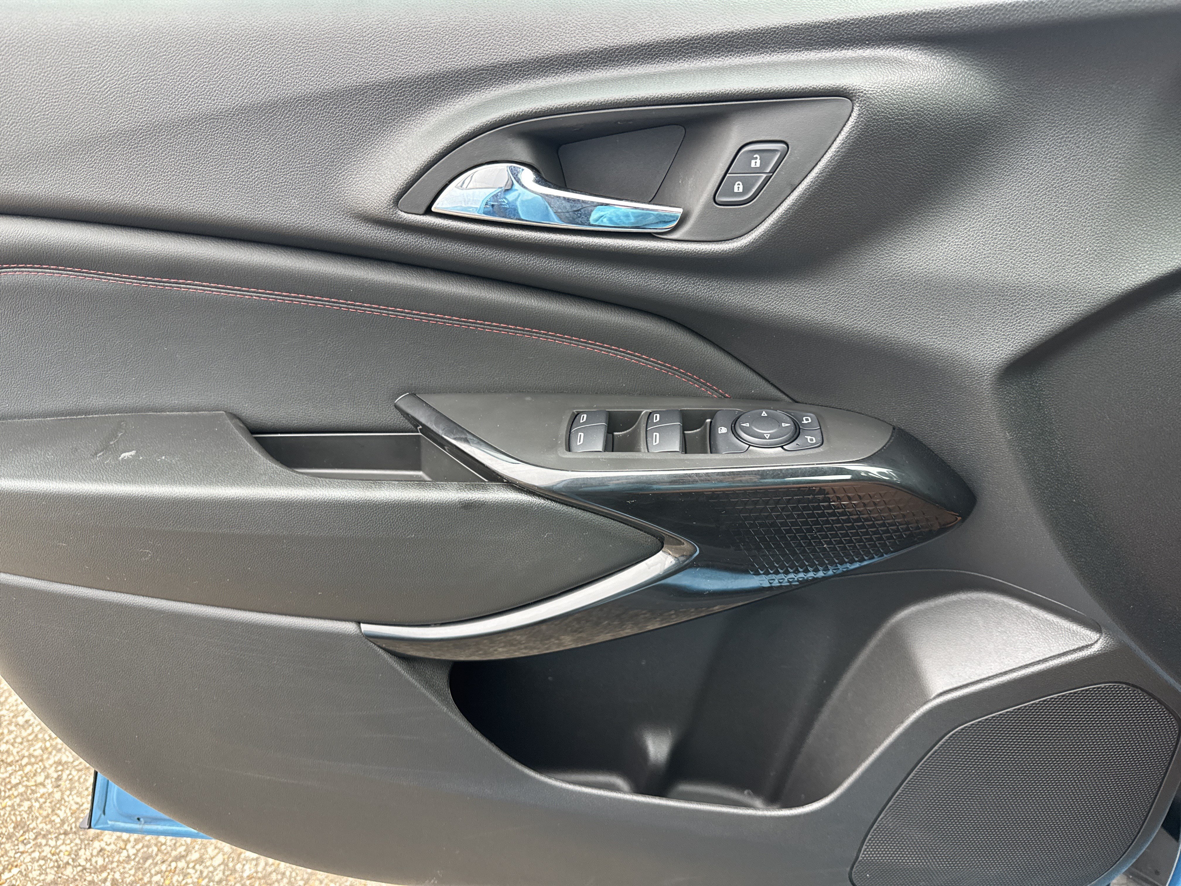 Used 2025 Chevrolet Trax RS w/ Driver Confidence Package FWD image 9