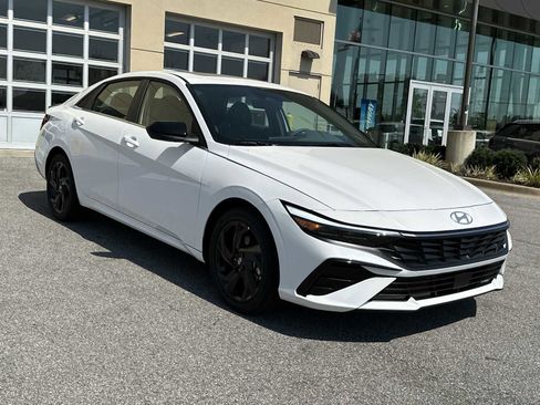 New 2026 Hyundai Elantra SEL Sport Premium FWD image 2