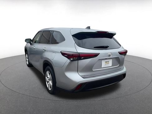 Used 2025 Toyota Highlander LE image 11