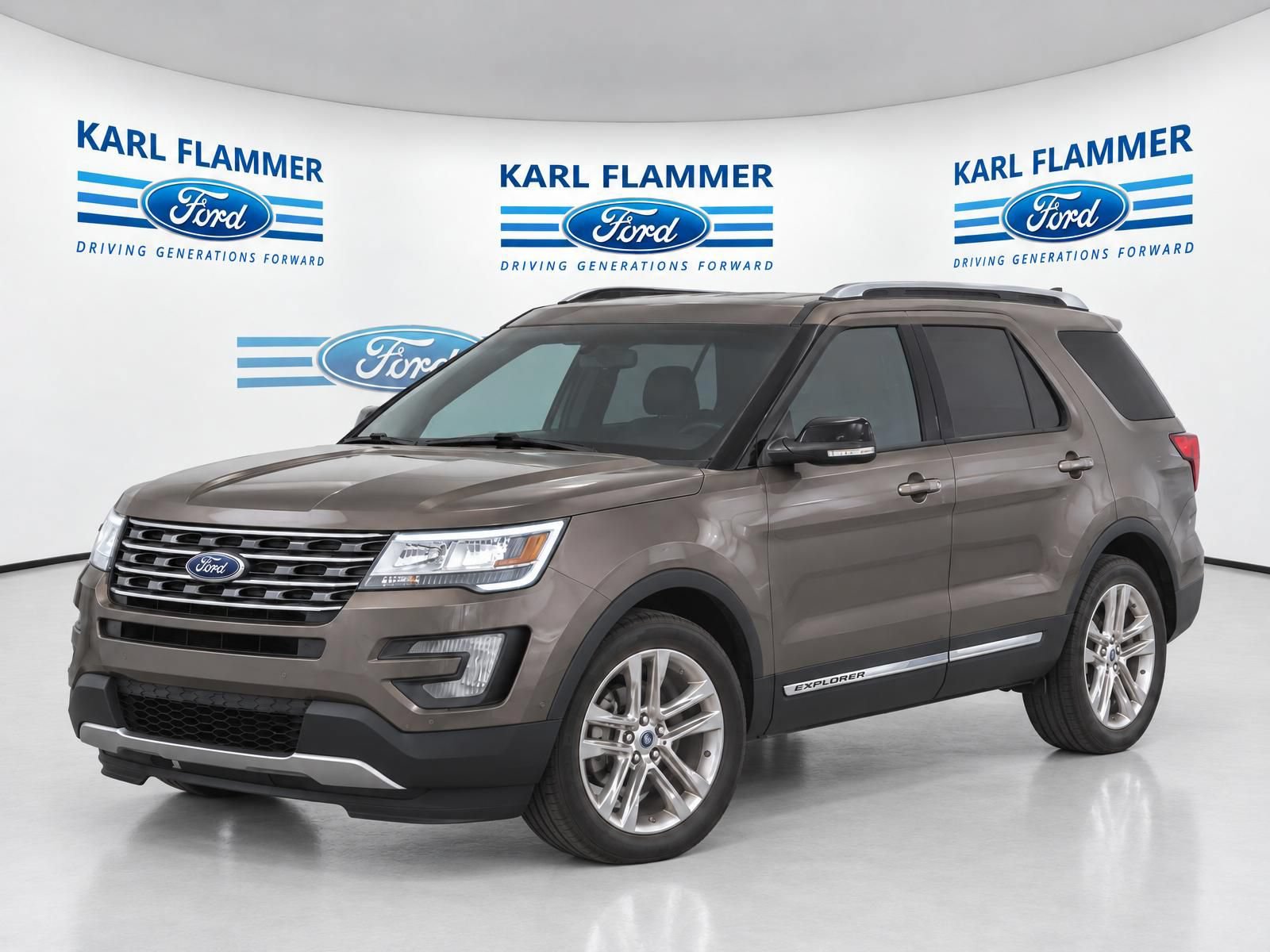 Used 2016 Ford Explorer XLT w/ Equipment Group 202A AWD/4WD image 7