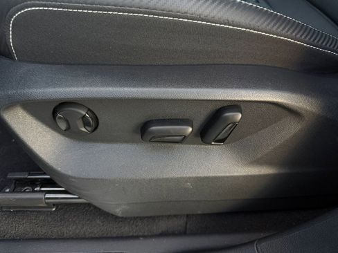 Used 2025 Volkswagen Atlas Cross Sport SE image 22